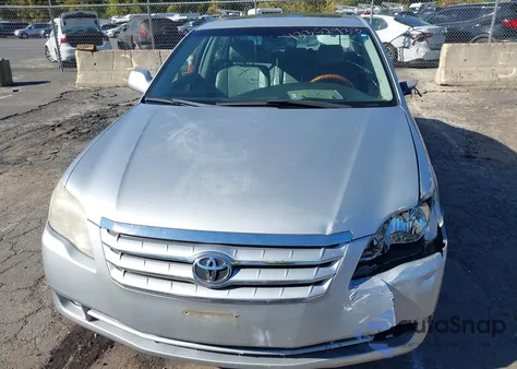2005 Toyota Avalon Limited z USA, uszkodzony, nr VIN 4T1BK36B05U024999